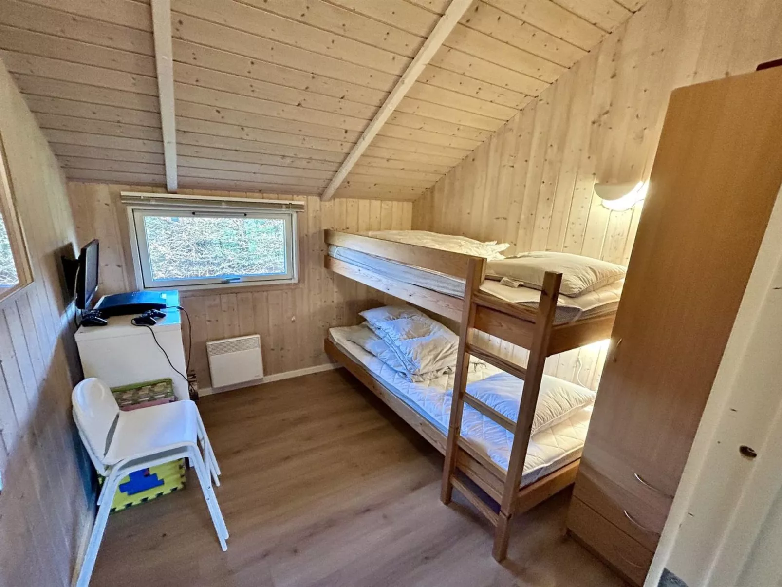 "Kalli" - 350m to the fjord-Drinnen