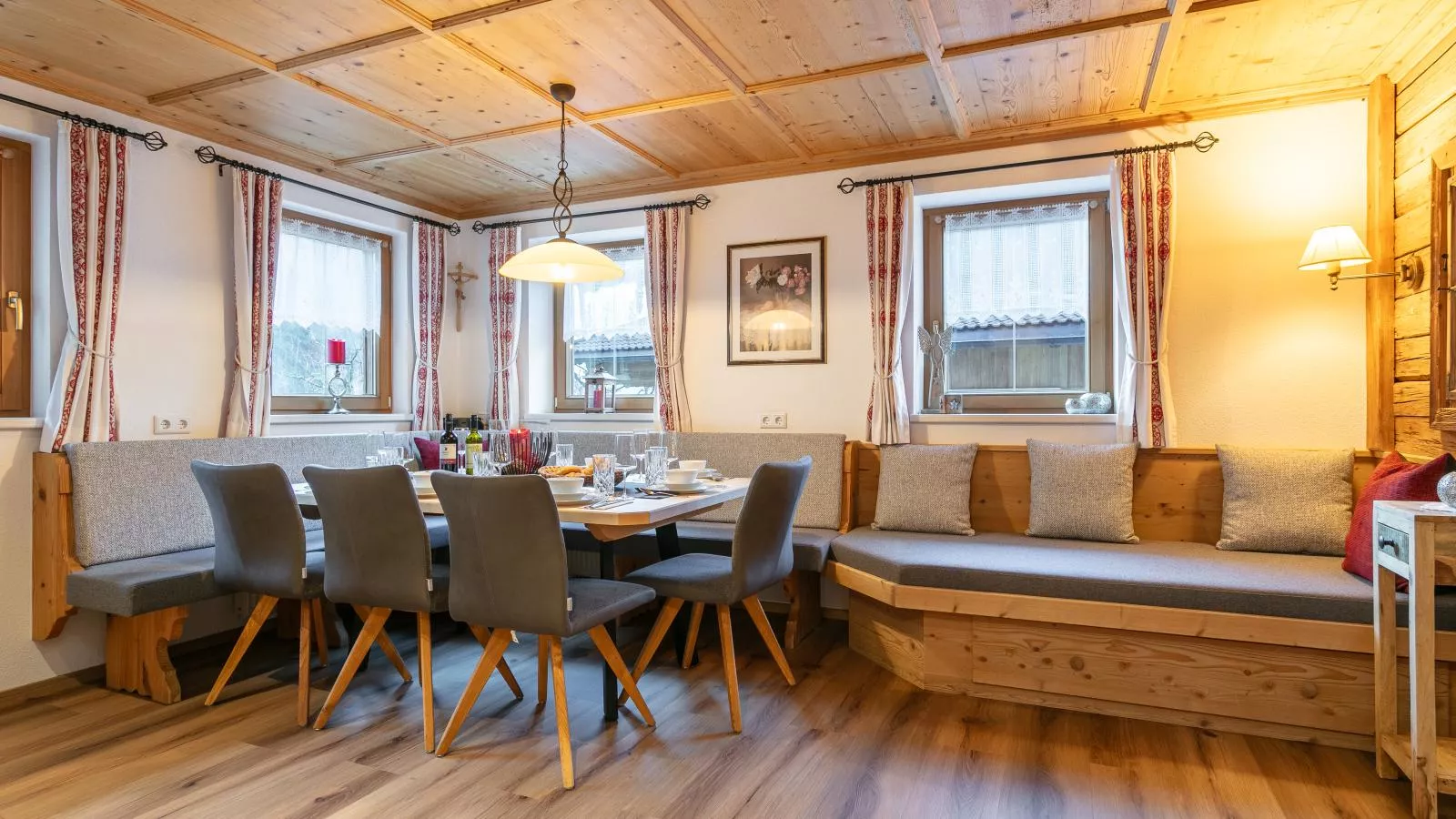 Rosalie-Lorena-Dining room