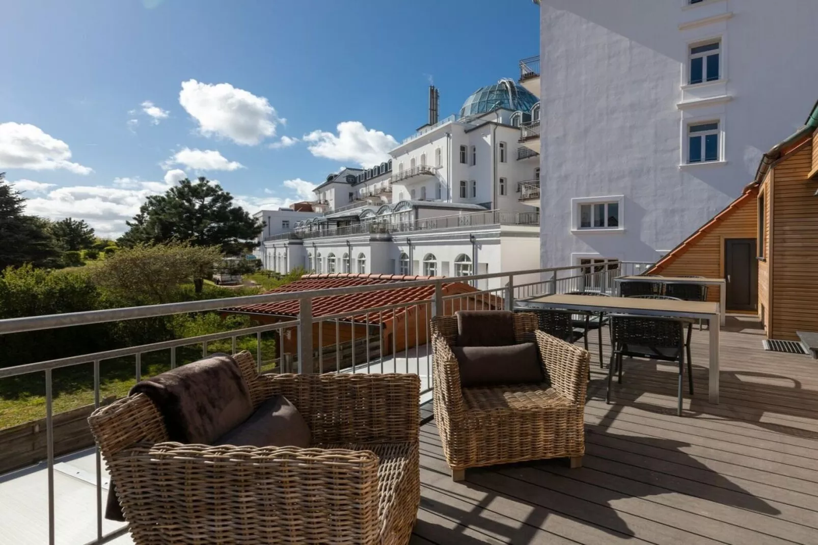 382021-Terrace balcony