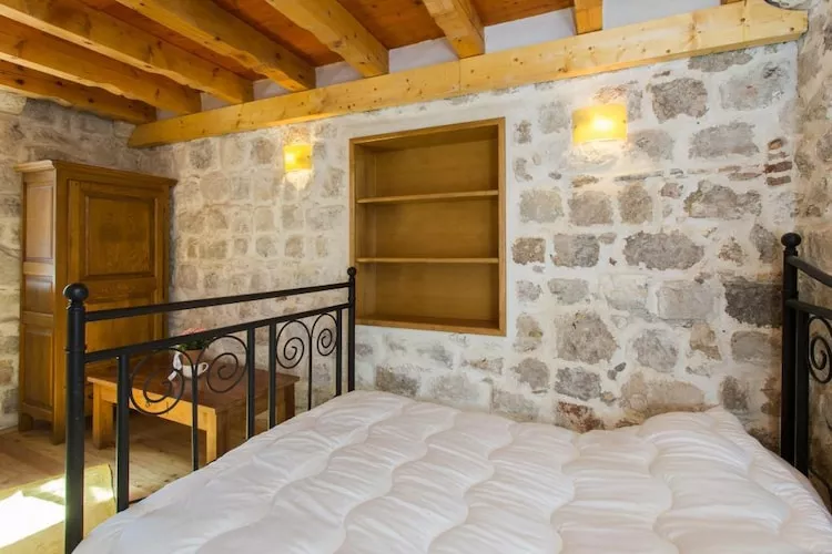 Apartment Le Galion- Two Bedroom Apartment with Partial Sea View-Schlafzimmer