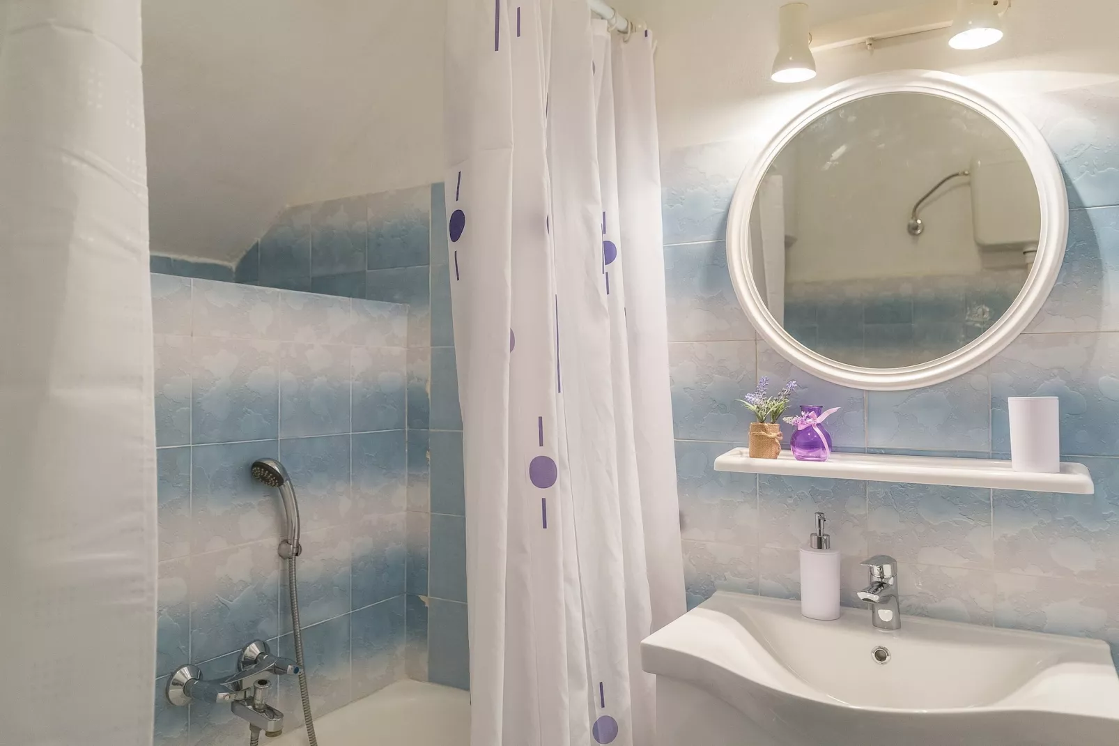 Apartment Tranquilo Garden - One Bedroom Apartment with Terrace and Garden View-Bathroom