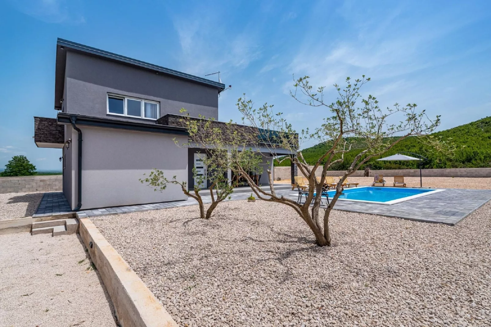 Villa Diva-Exterior summer