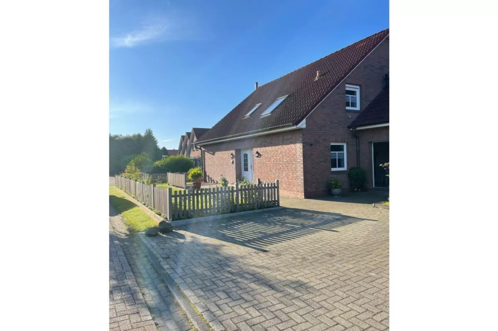 515868 - Exterior in summer