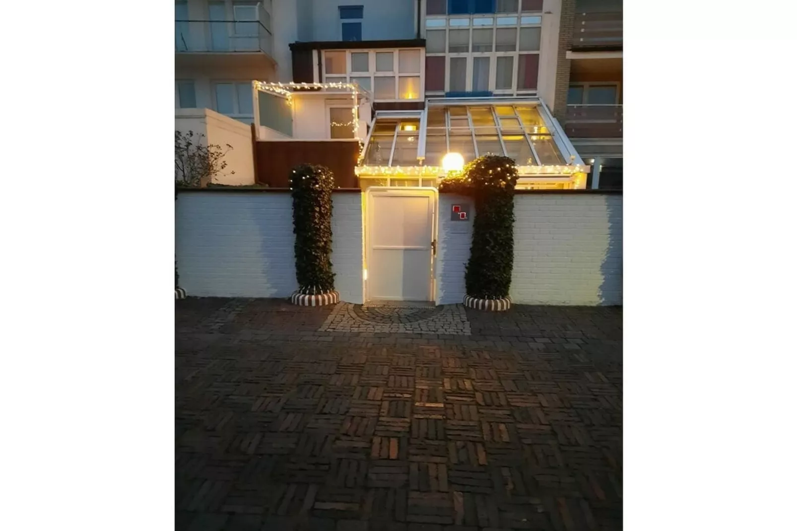 56257 - Gardens in summer