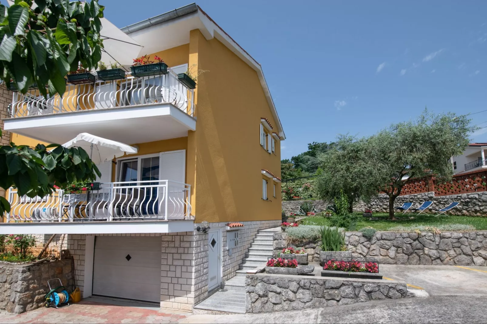 Apartments Mirjana IKA - One Bedroom Apartment With Balcony And Sea View (A2) - Outdoor