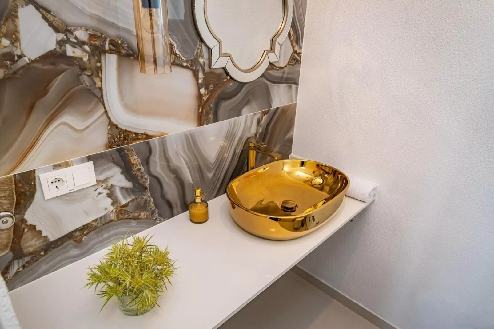 Villa Diva-Bathroom