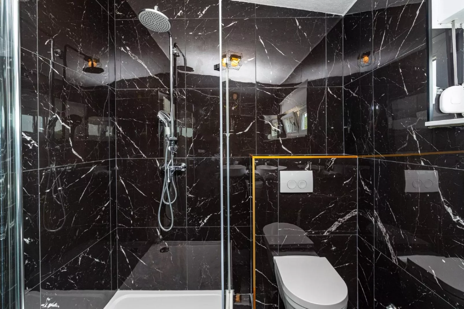 Villa Diva-Bathroom