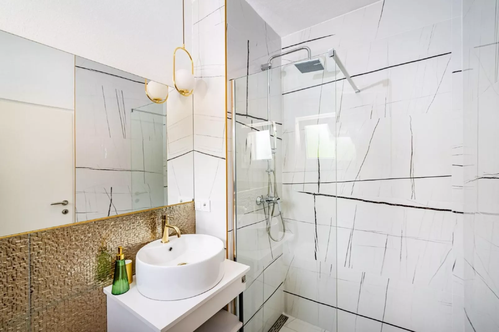 Villa Diva-Bathroom