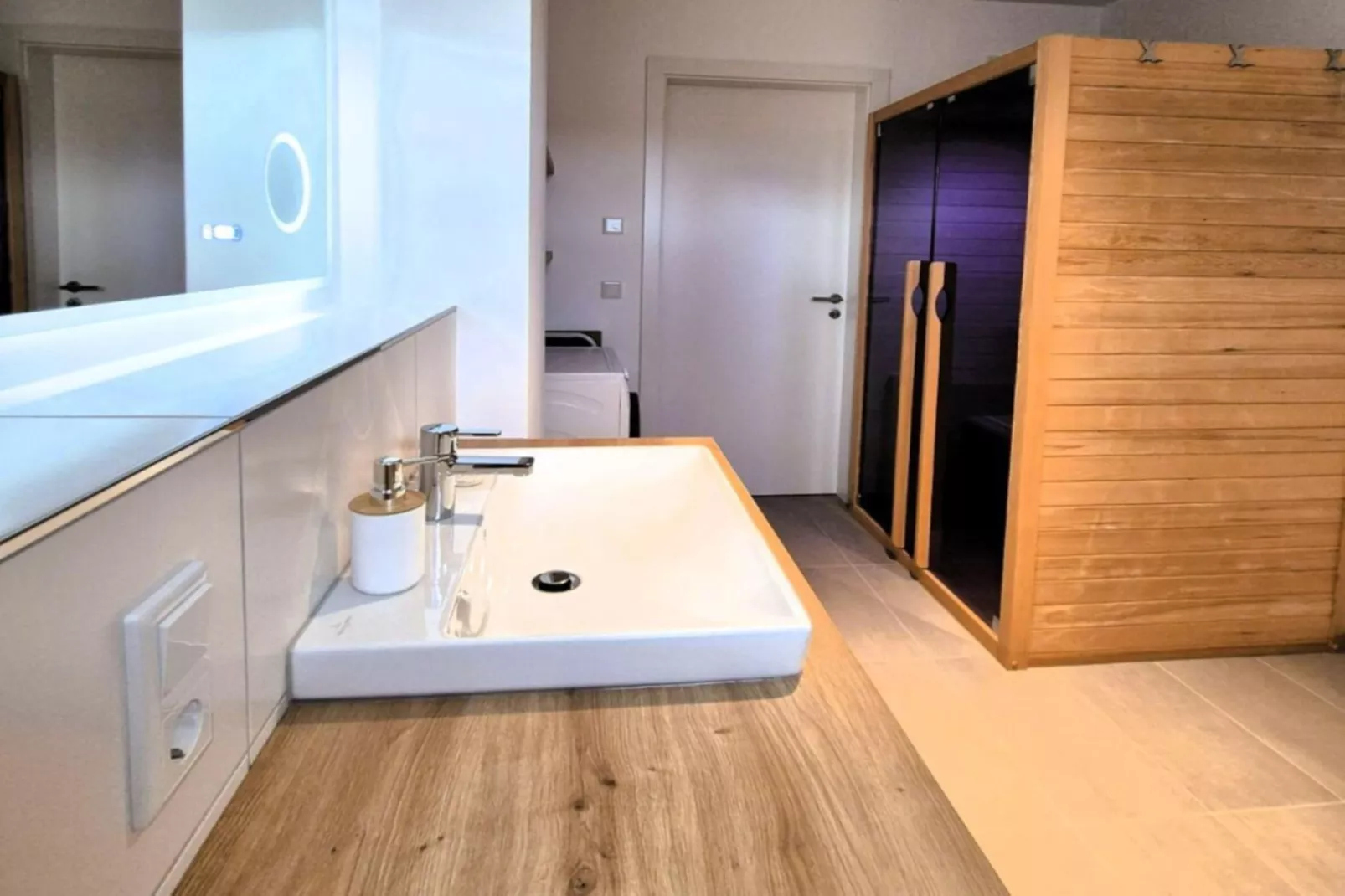 NEW ADD 1 SZ/4 P- Winterberg Appartement 21141 Penthouse-Badezimmer