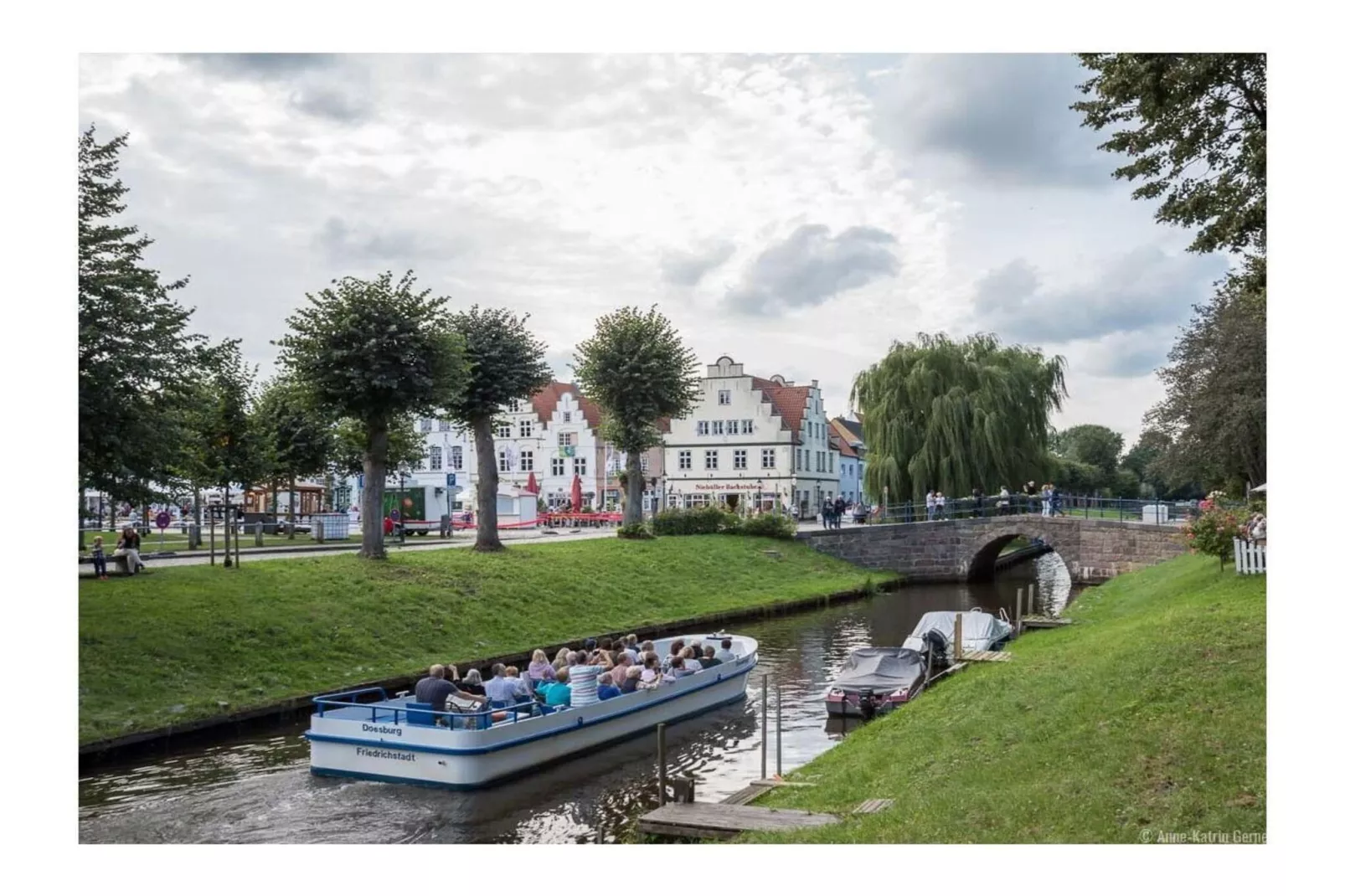 604283 - Exterior in summer