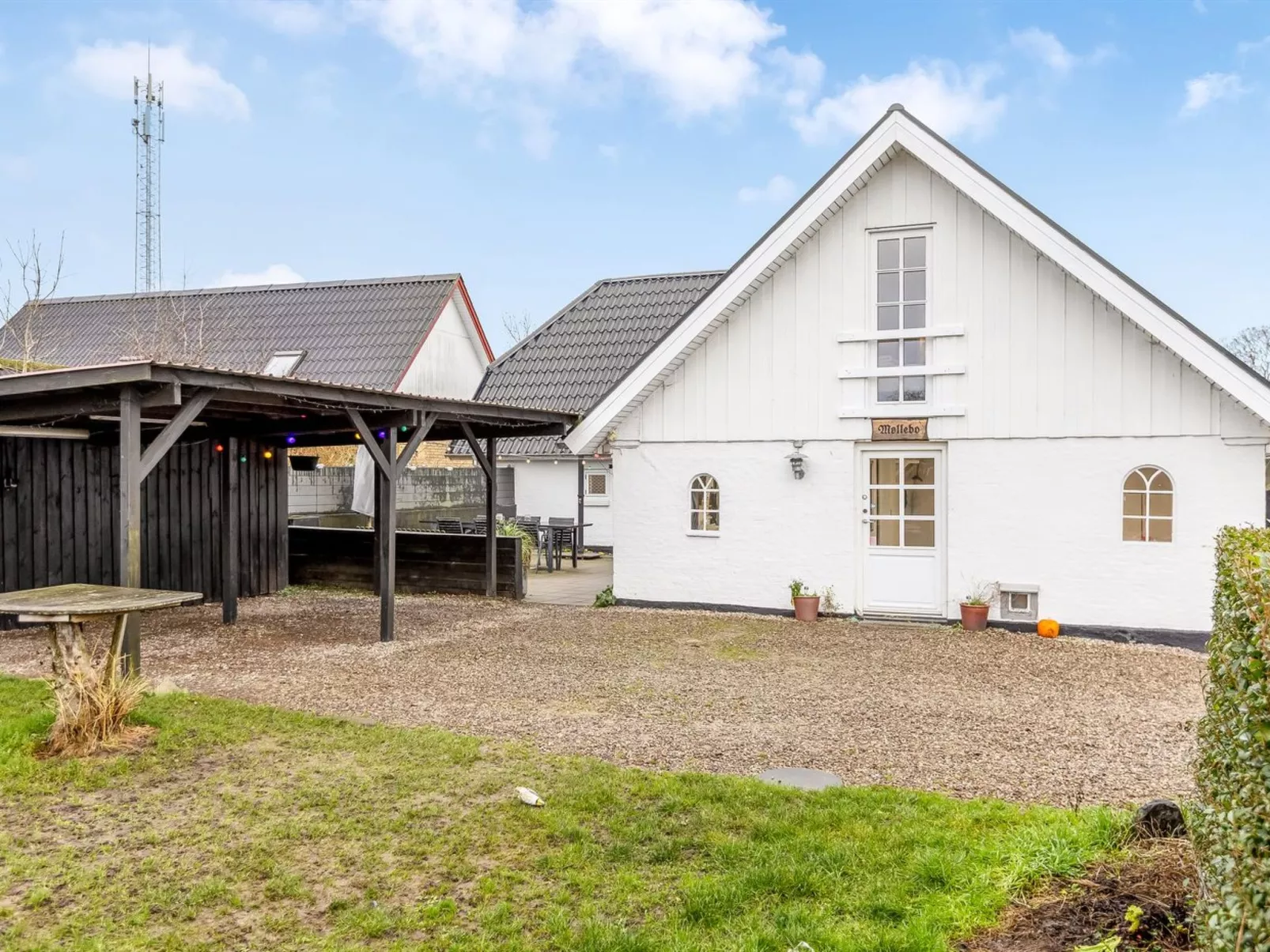 "Yorik" - 1.6km from the sea-Outside