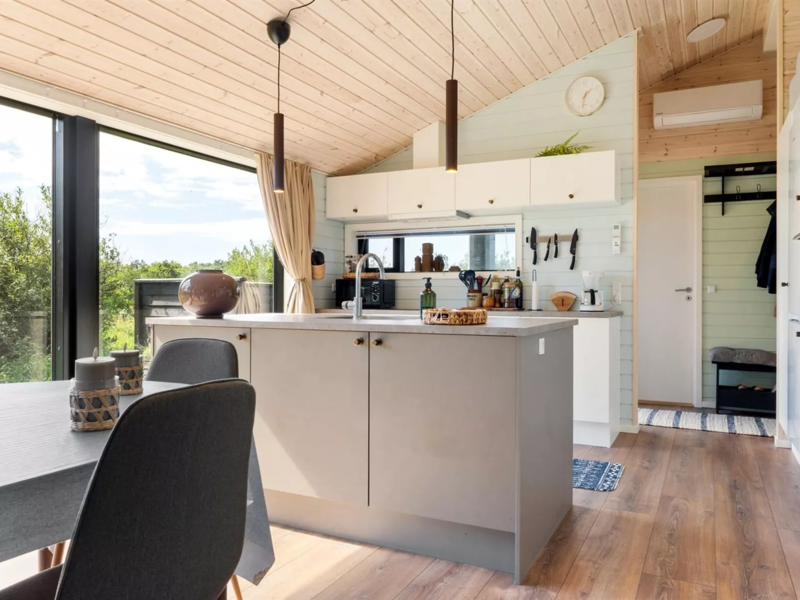 "Afkar" - 900m from the sea-Inside