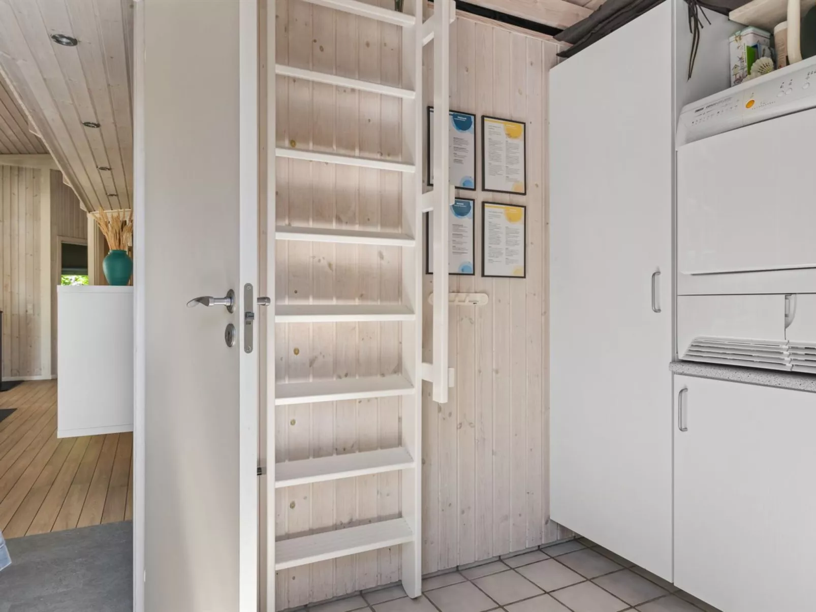 "Adser" - 275m from the sea-Drinnen