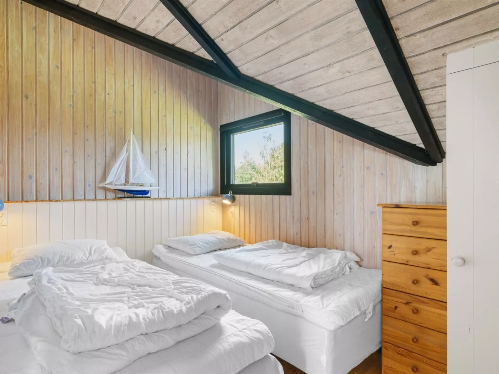 "Allin" - 350m from the sea-Drinnen