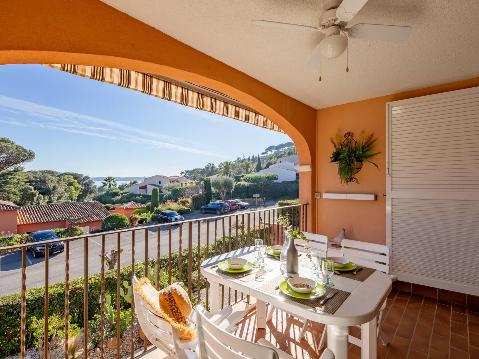 Le Thalassa-Draußen