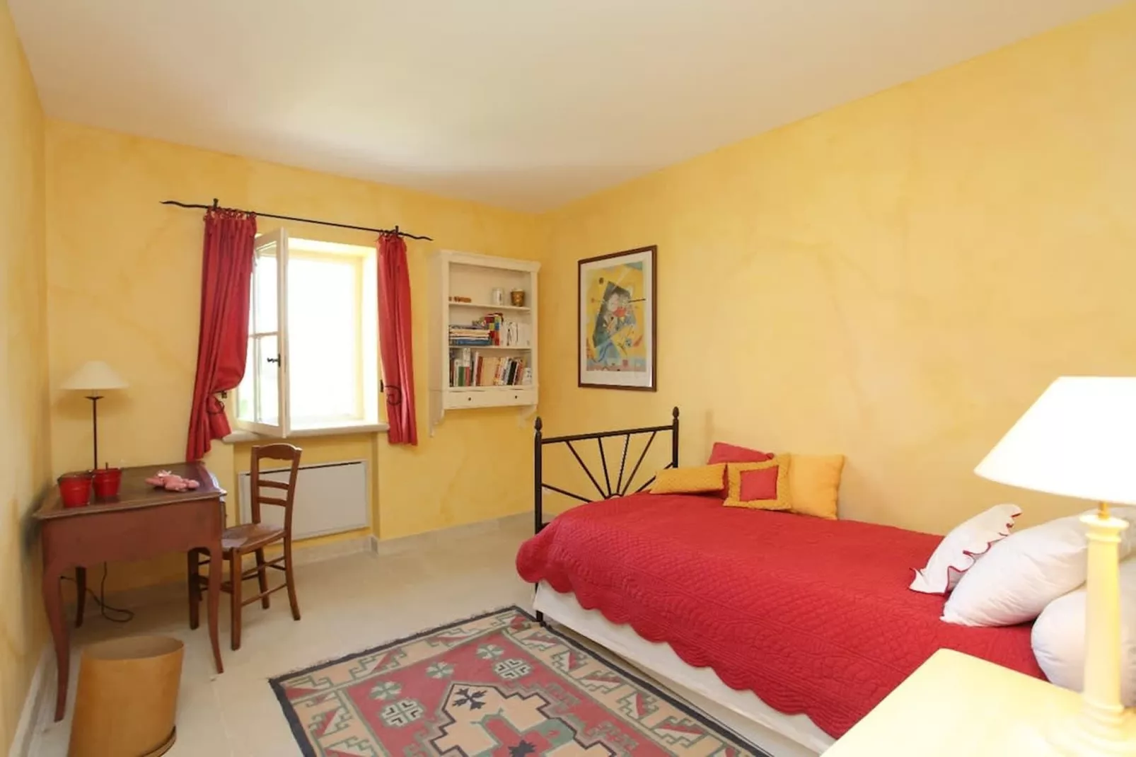 Bastide avec piscine 3 terrasses dans un écrin de verdure-Chambre