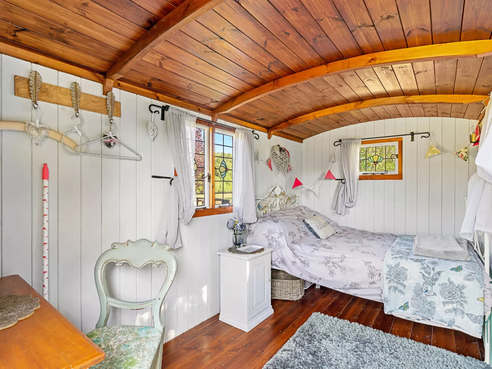 Shepherd's Hut at Hilltop Farm - Inside