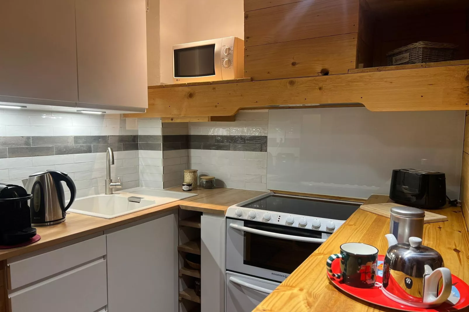 Champagne Powder-Kitchen