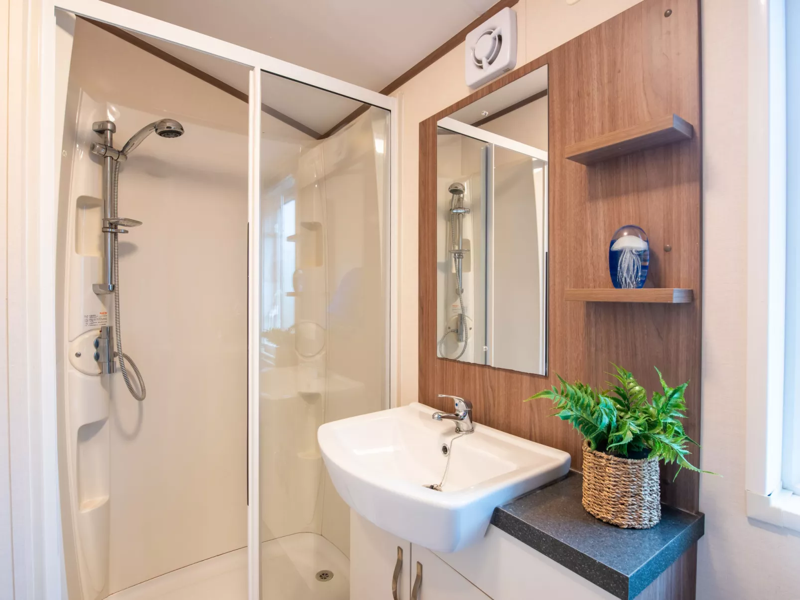 ScottishHighlands.LochNess - Inside