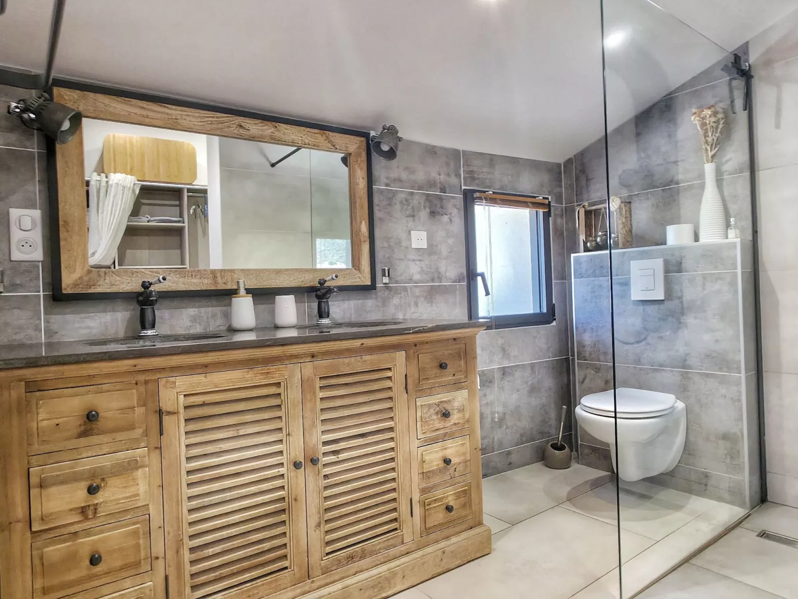 Bauernhaus aus Stein mit schöner Aussicht "Mas de Lysis". - Image-tags.info