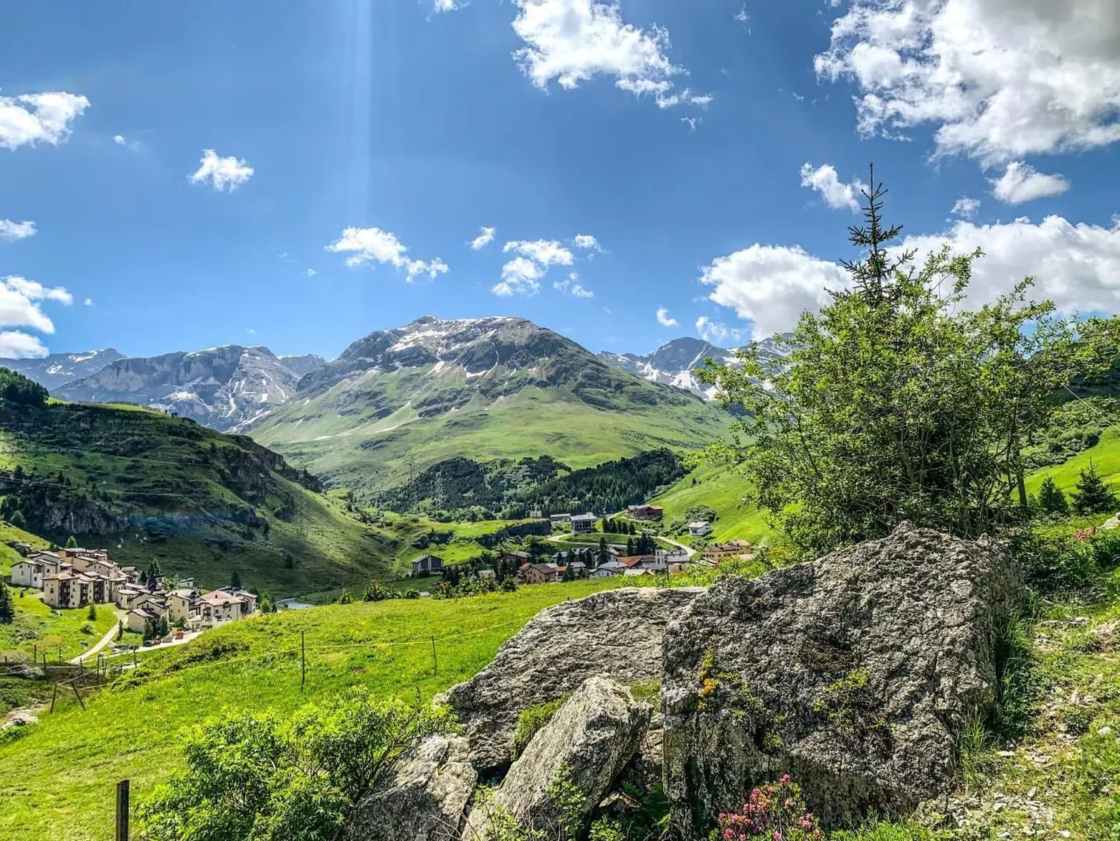 Mit Panoramablick in die Bergwelt - Image-tags.info