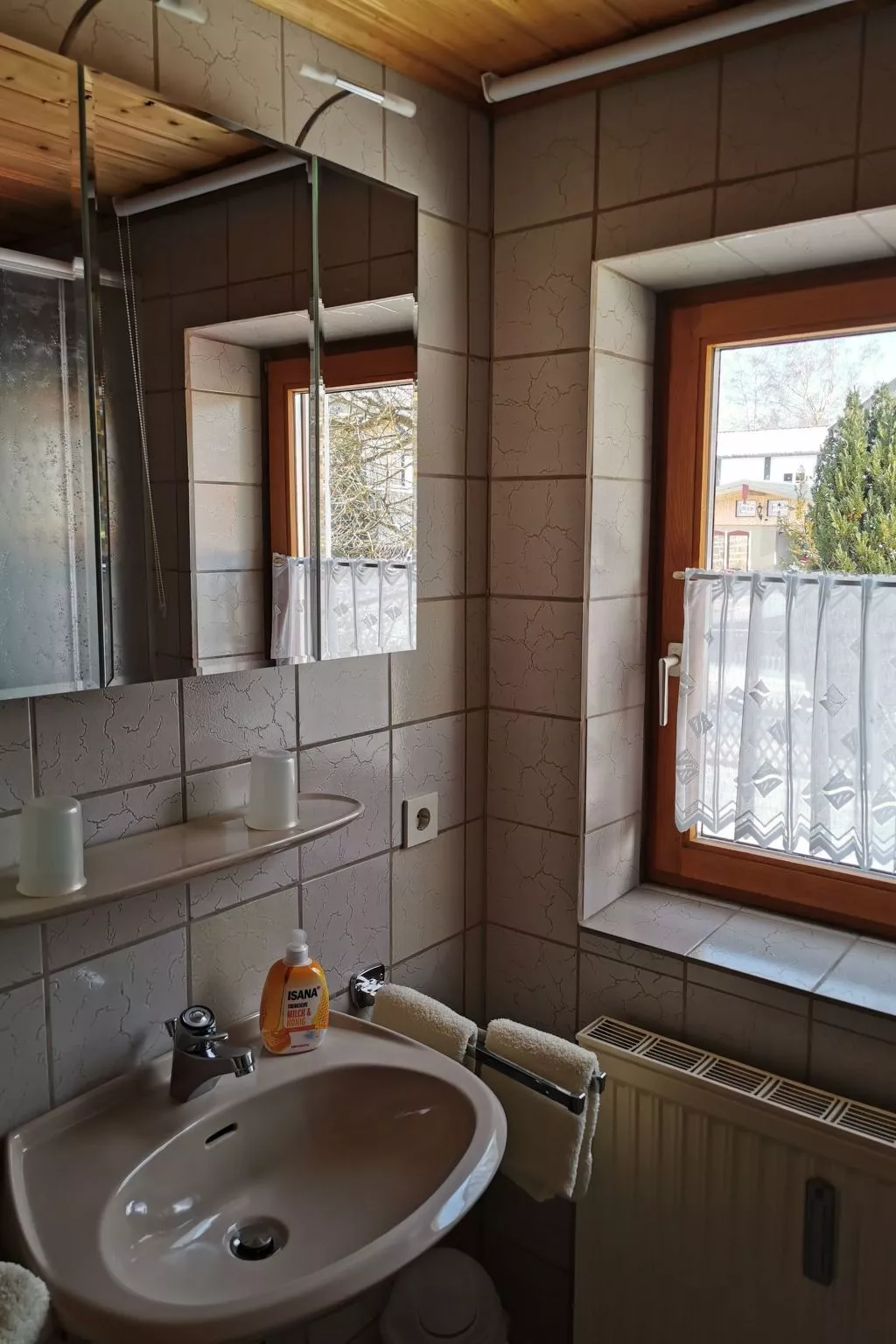 Mit komplett eingerichteter Küchenzeile im Wohnraum - Image-tags.info