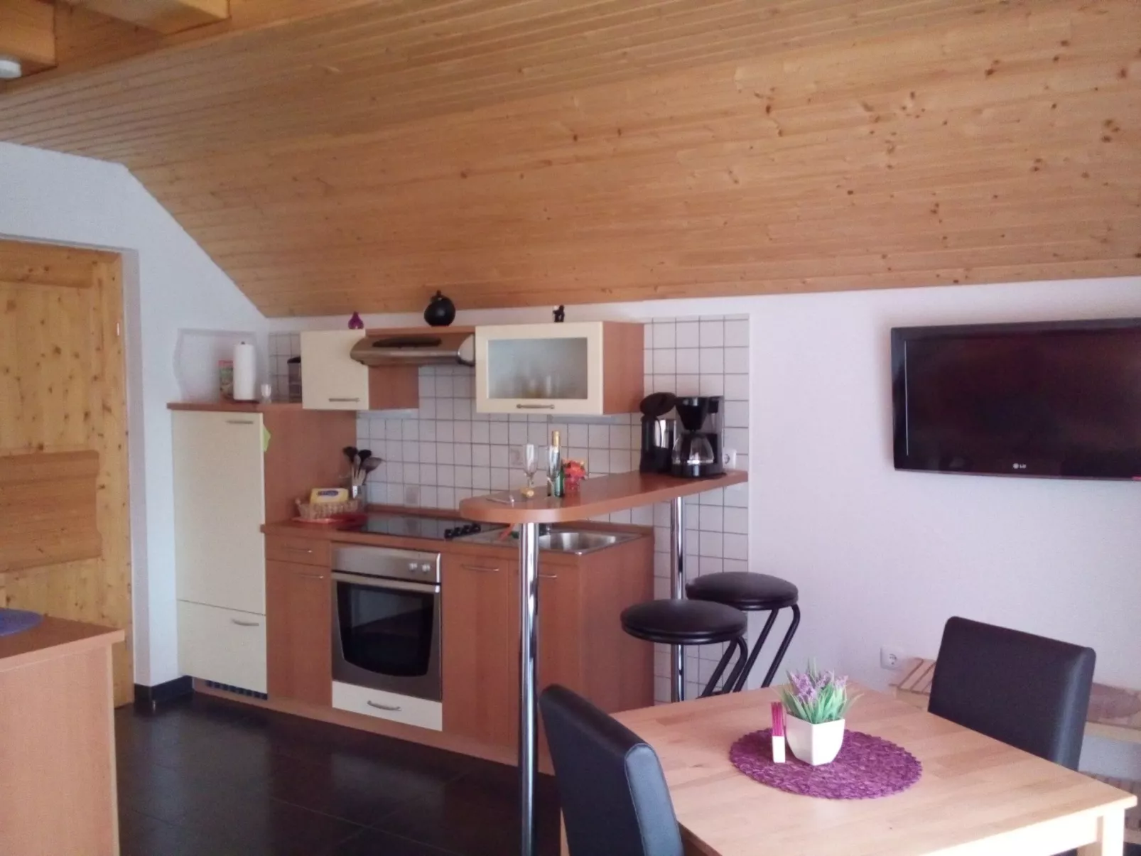 Studio-Appartement mit Balkon - Image-tags.info