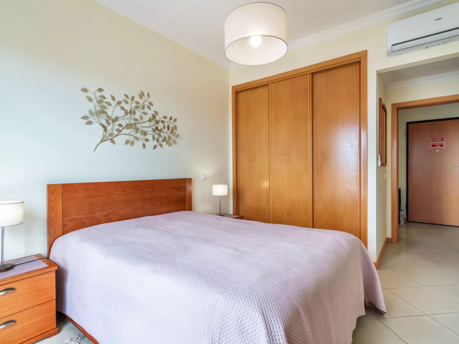 "Elena 1" mit Blick auf das Wasser - Image-tags.info