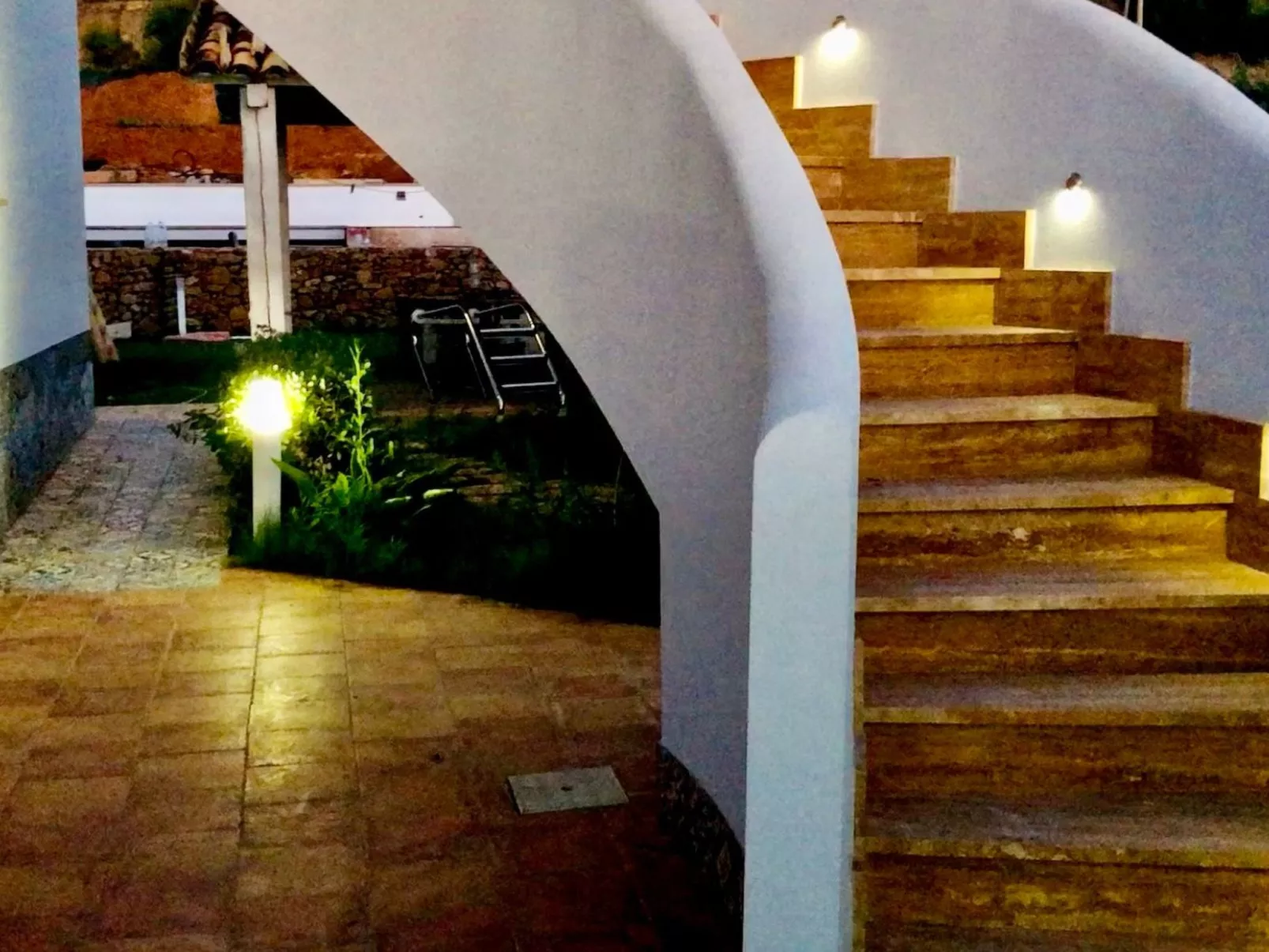 Lila Wohnung mit Schwimmbad und Meerblick - Image-tags.info