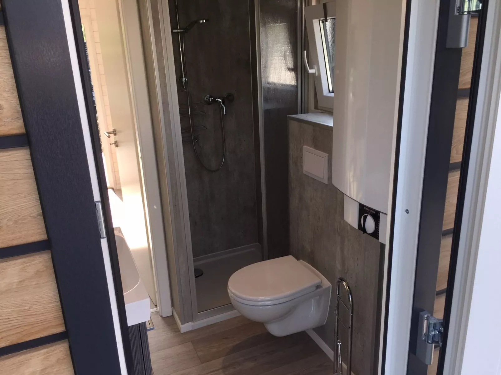 Hausboot KHT 2 Lacet mit Elektrokamin im Salon, 1 Schlafraum, Küche, Duschbad m - Image-tags.info