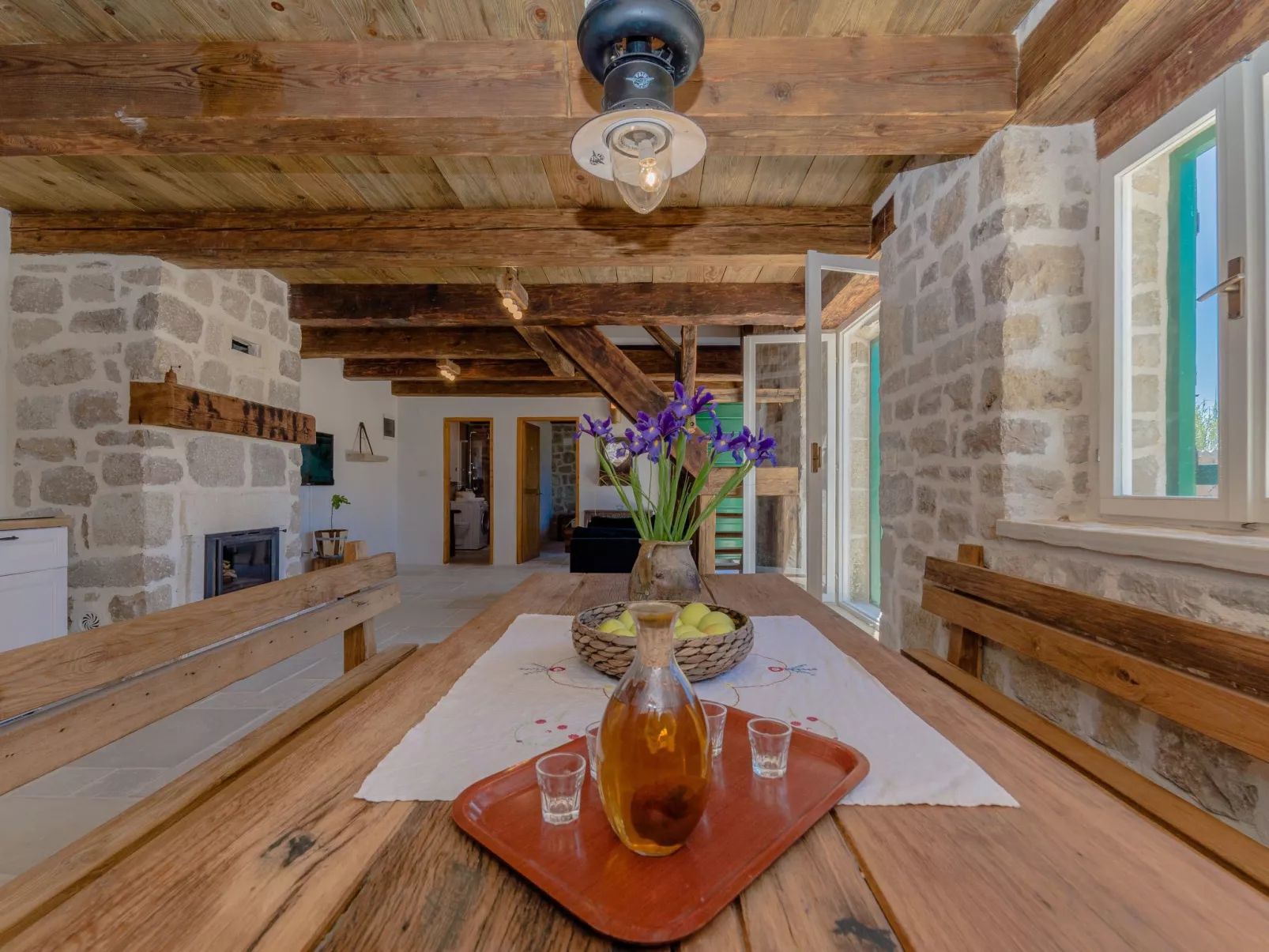 "Lipa" mit Schwimmbad - Image-tags.info