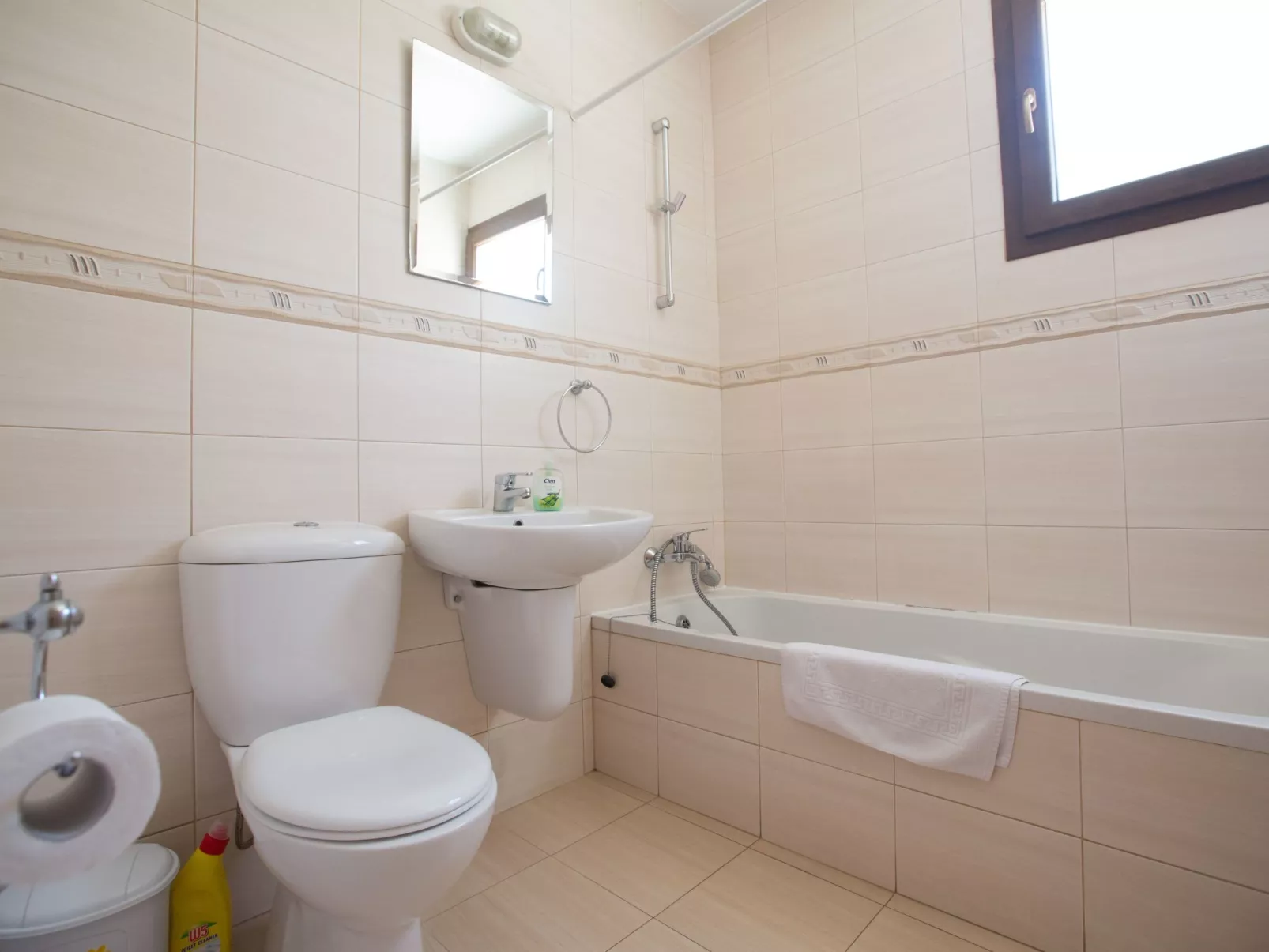 Geräumige Wohnung mit Gemeinschaftspool - Image-tags.info