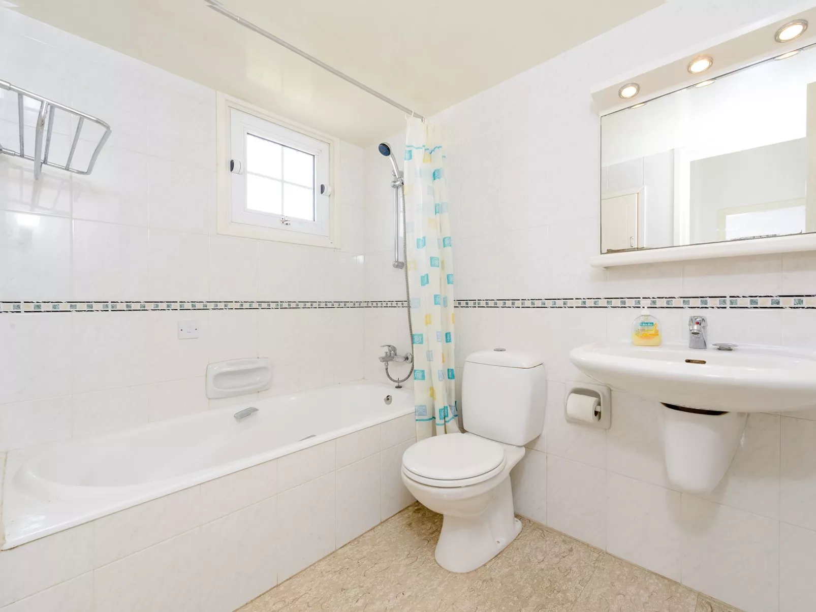 4-Schlafzimmer-Villa mit privatem Pool in Ayia Napa - Image-tags.info