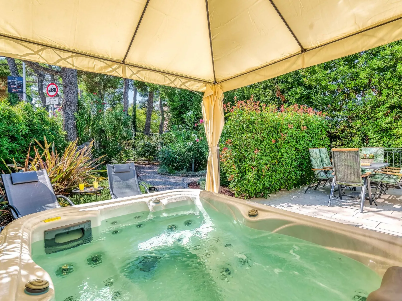 "Andrea" mit Whirlpool - Image-tags.info