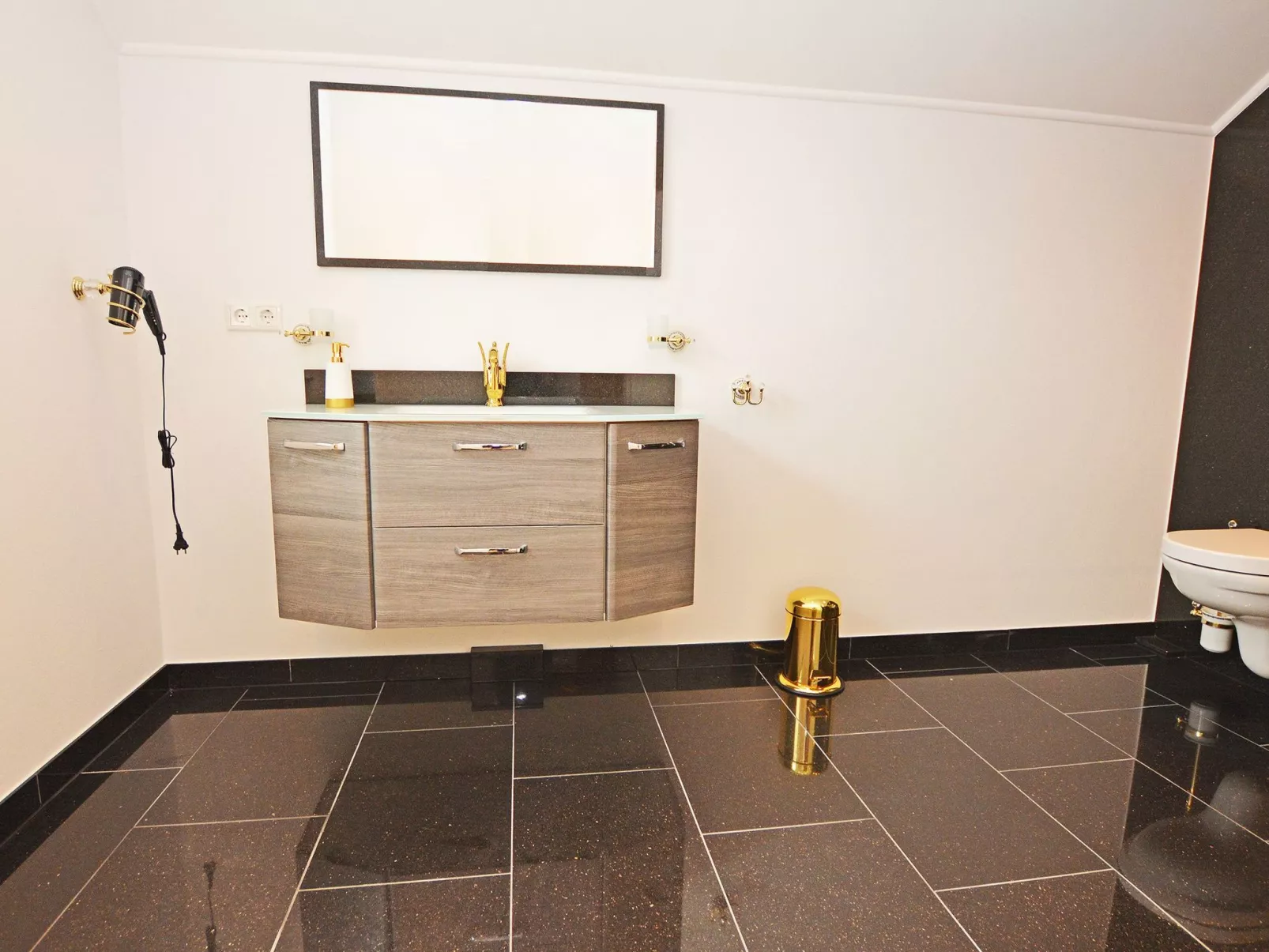 Merzijana Dachgeschoss in Stinteck - Image-tags.info