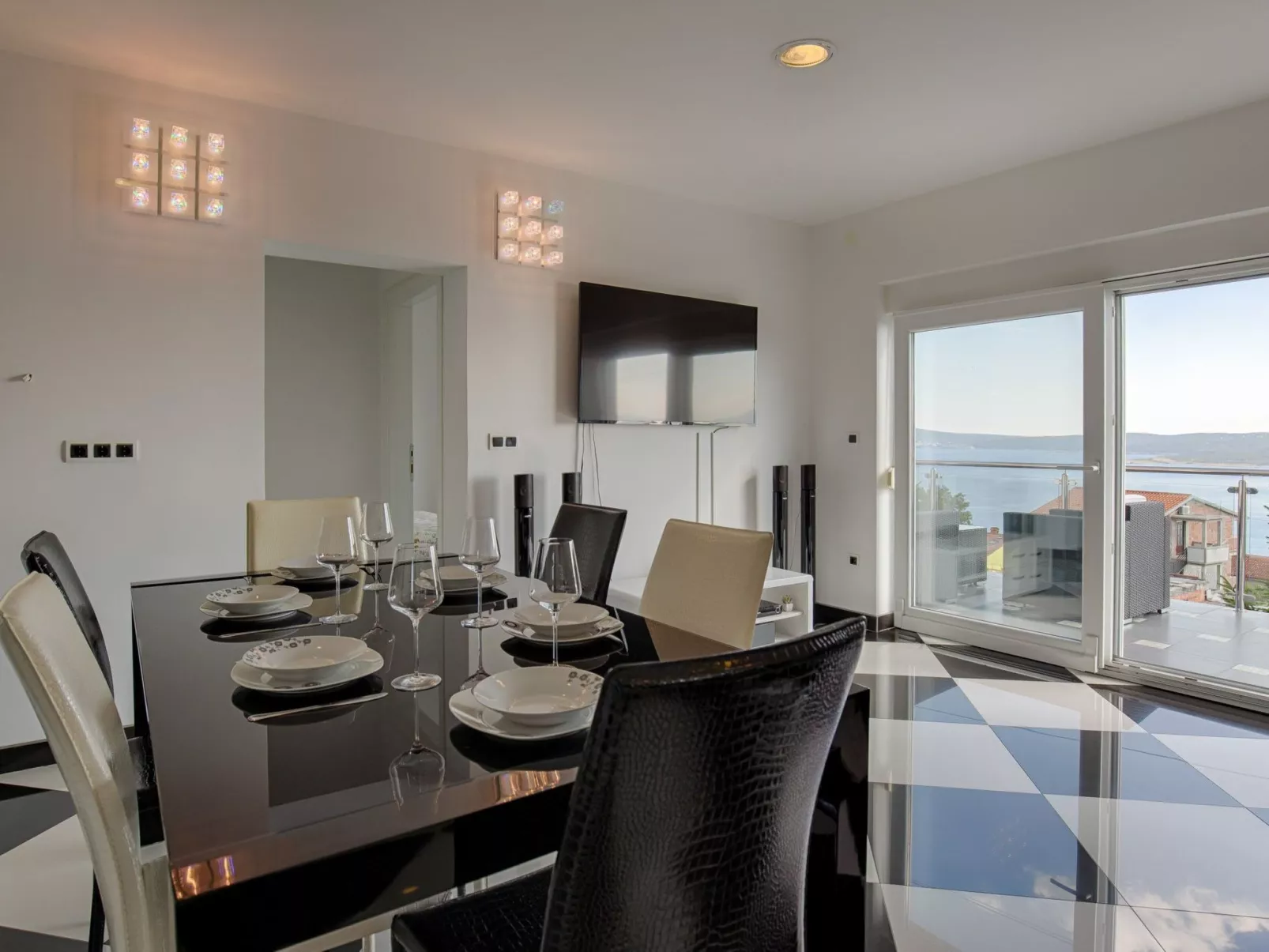 Villa mit Pool und schönem Meerblick - Image-tags.info