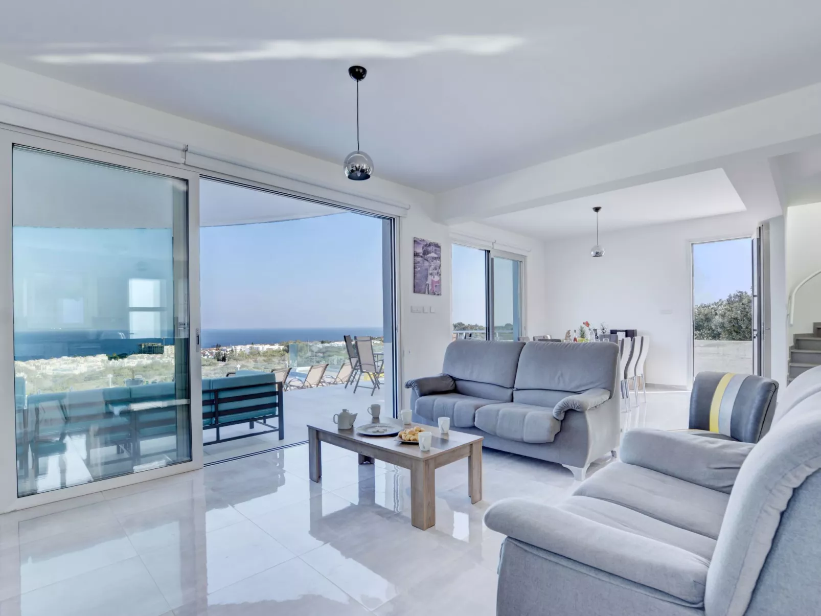 Private Villa mit 4 Schlafzimmern, Pool und Meerblick - Image-tags.info