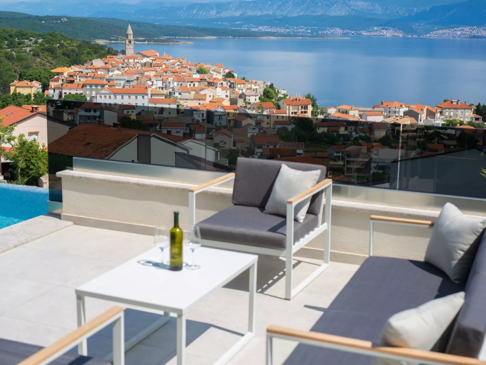 Luxuriöse Villa mit Pool und fantastischem Meerblick - Image-tags.info