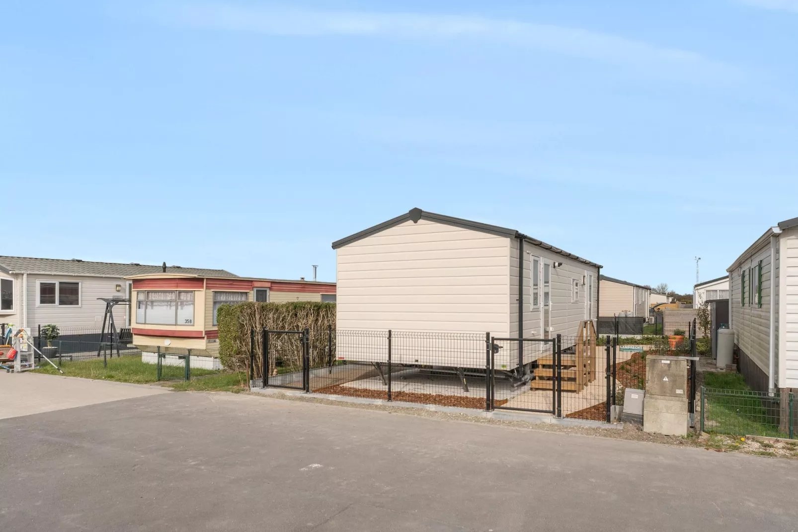 La Gondole - Exterior in summer