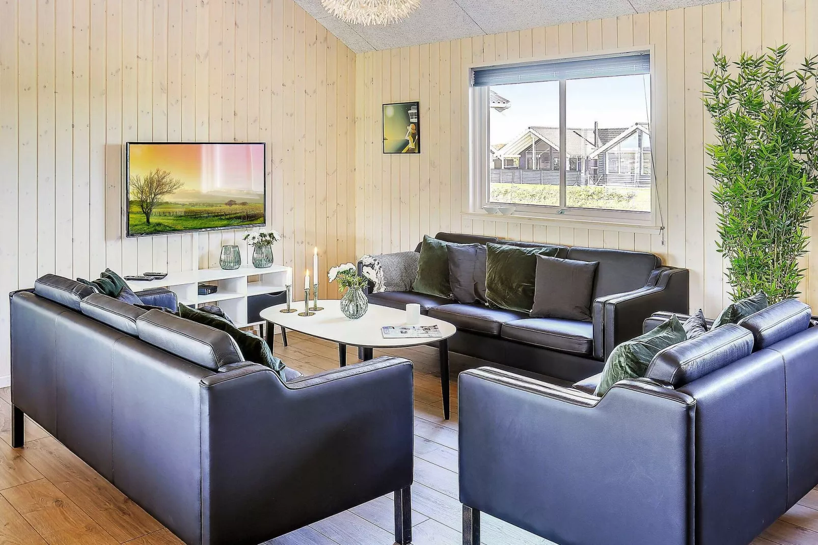Luxury Retreat with Pool - By Traum Ferienwohnungen-Indoor