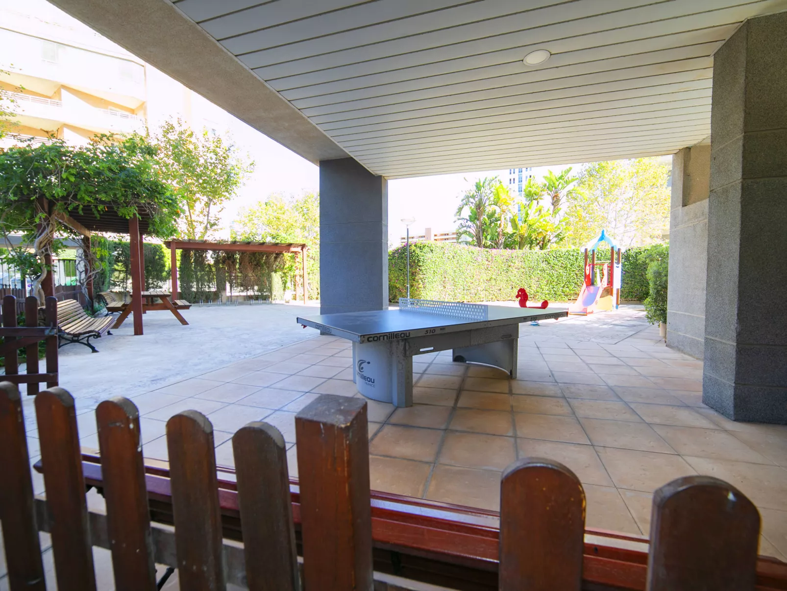 Apolo XVIII - Outside