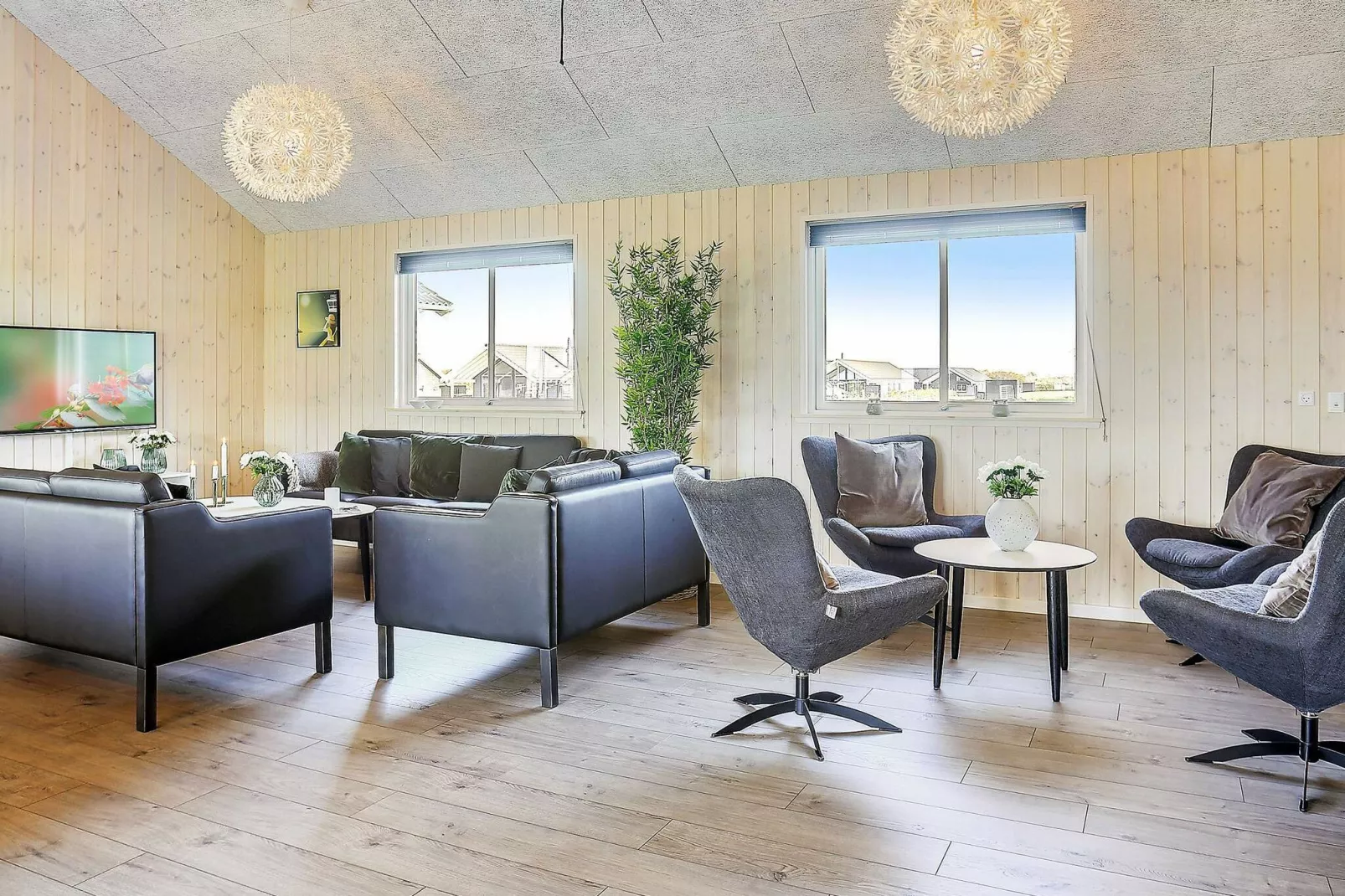 Luxury Retreat with Pool - By Traum Ferienwohnungen-Indoor