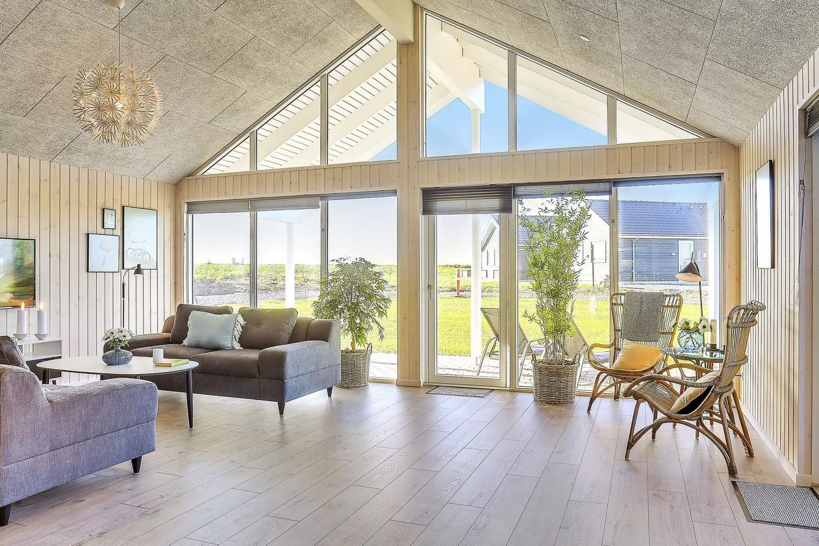 Luxury Retreat with Pool - By Traum Ferienwohnungen-Indoor