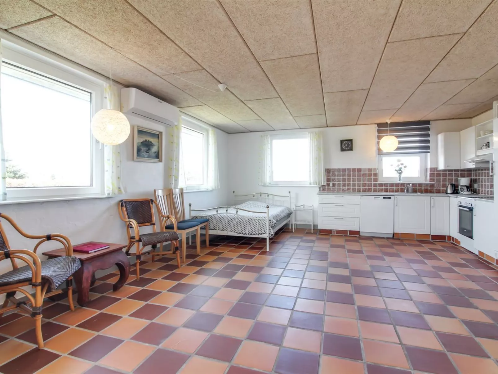 "Idolf" - 2km from the sea-Drinnen