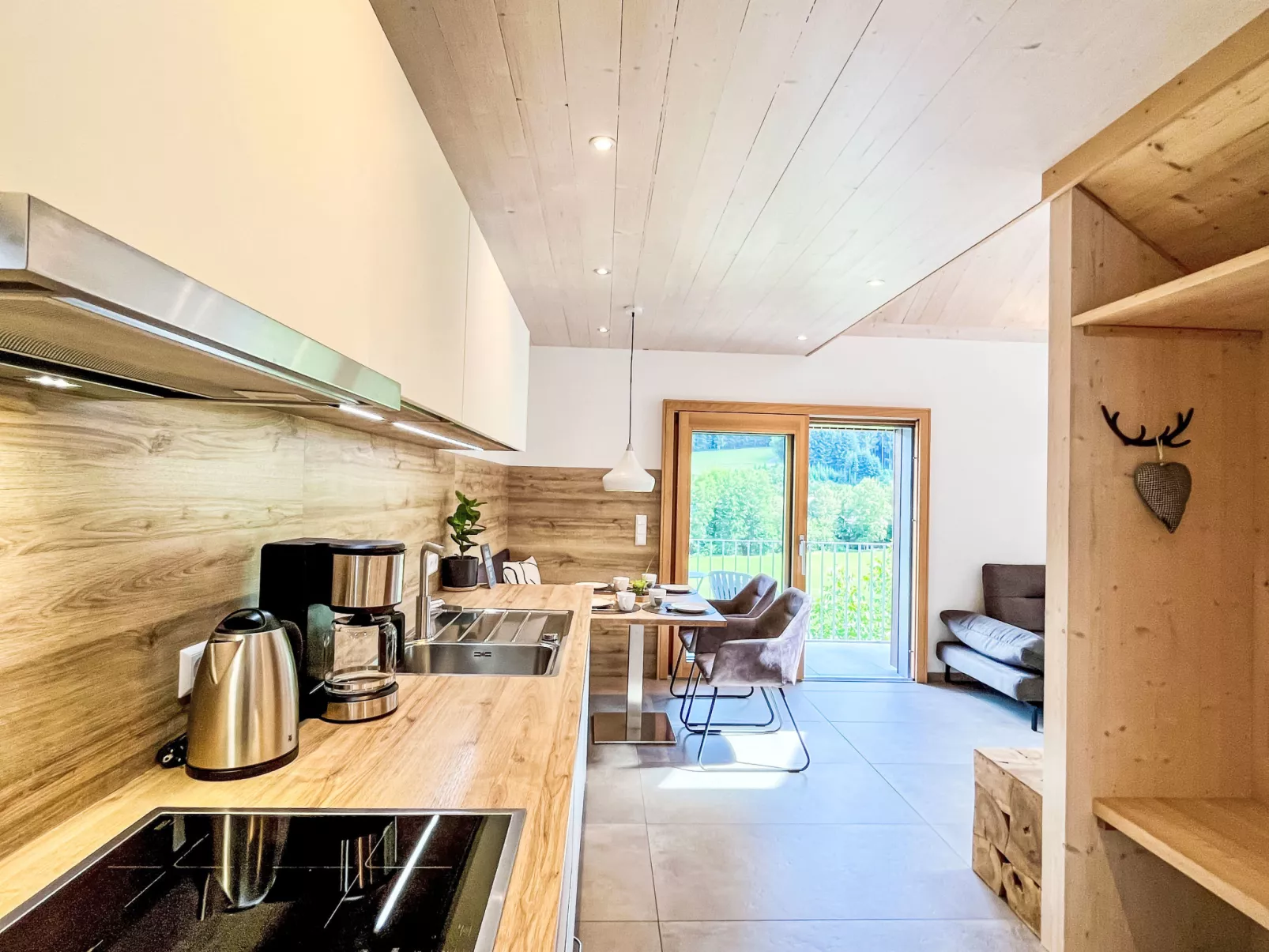 Kinast (HFT202) - Drinnen