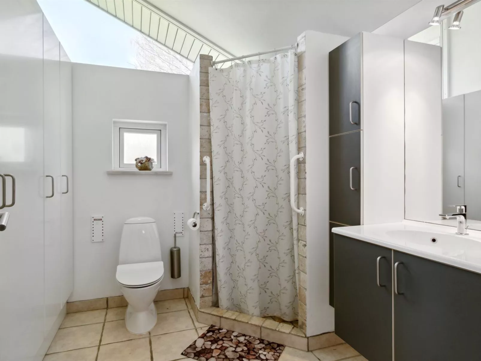 "Lauren" - 200m to the fjord-Drinnen