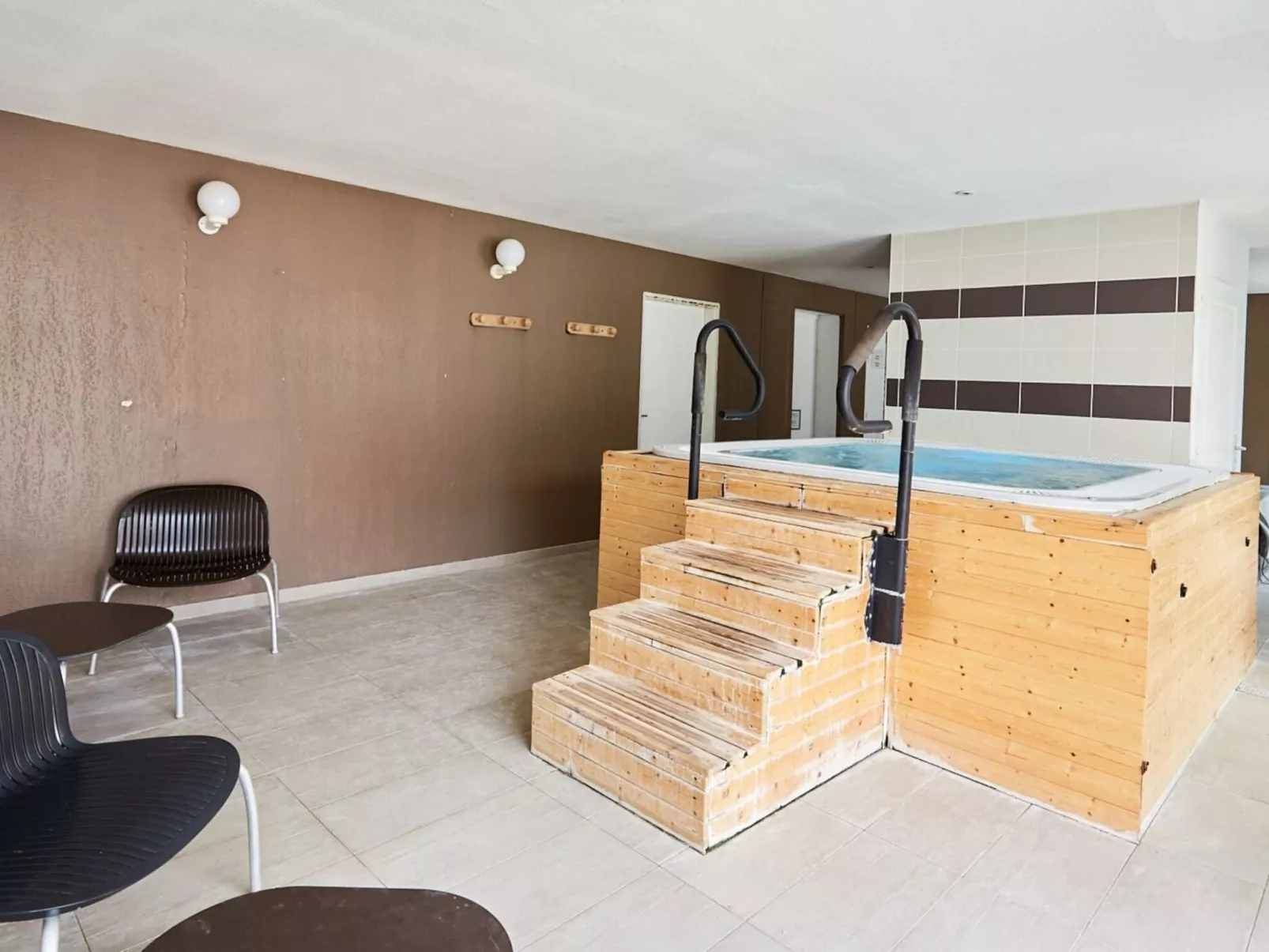 Le Domaine de la Corniche-Drinnen