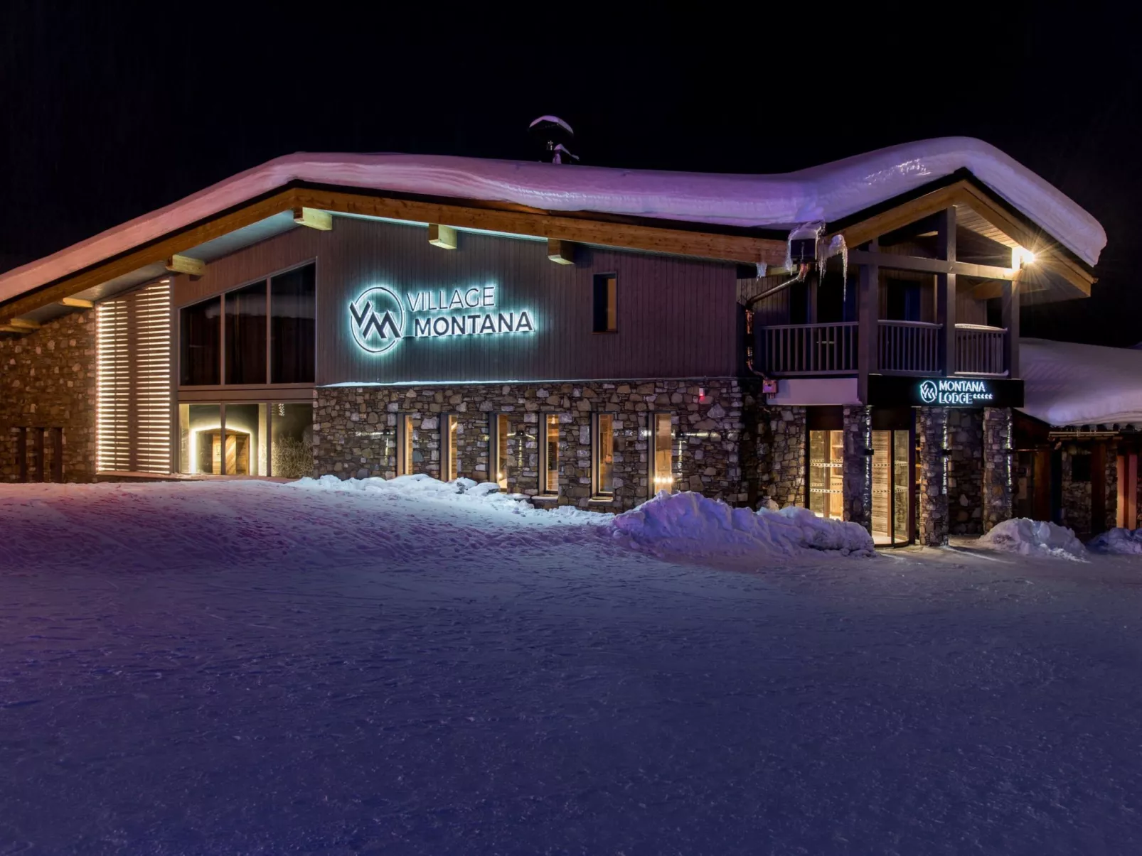 Village Montana-Outside