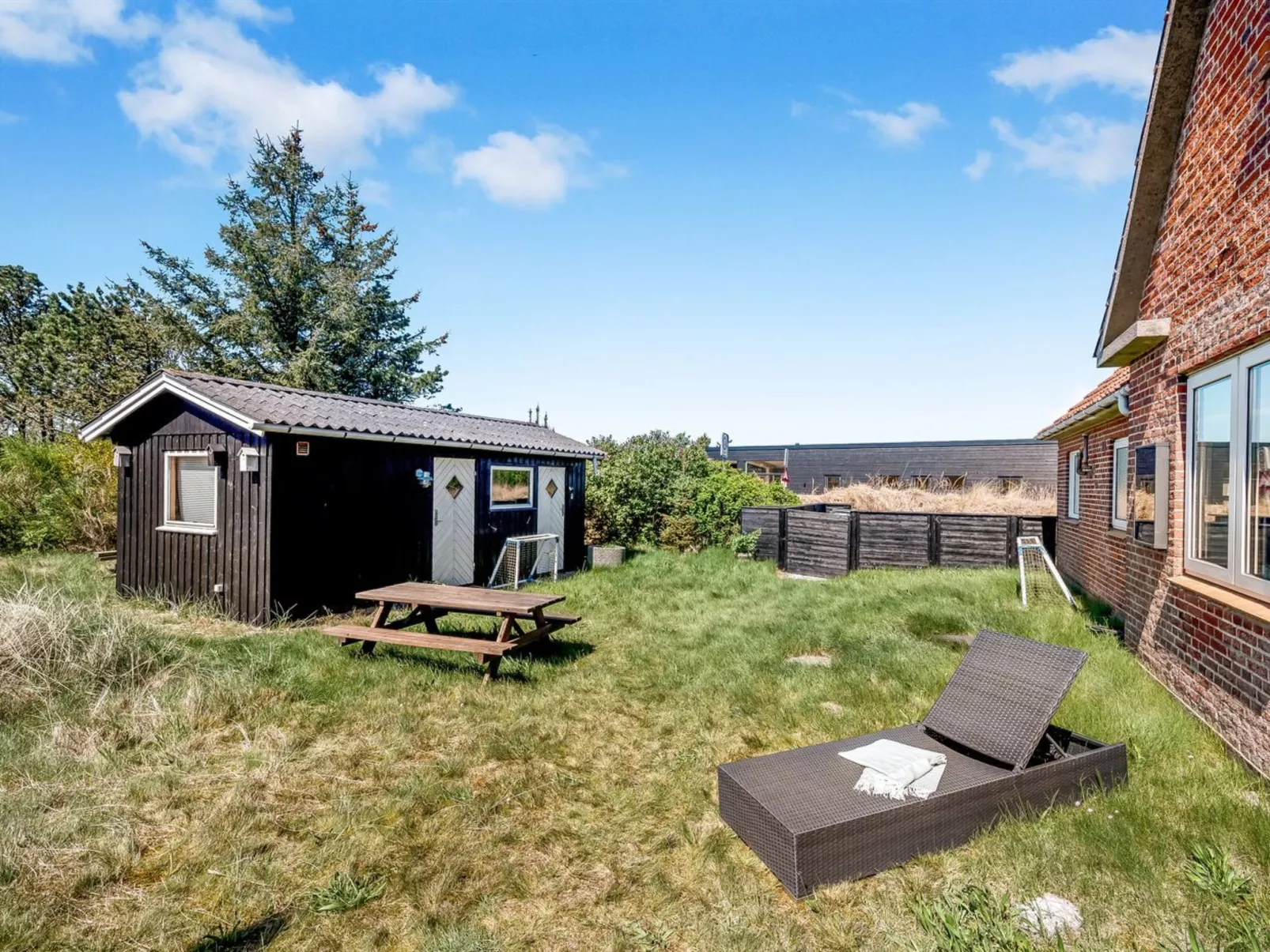 "Vappu" - 400m to the fjord-Outside