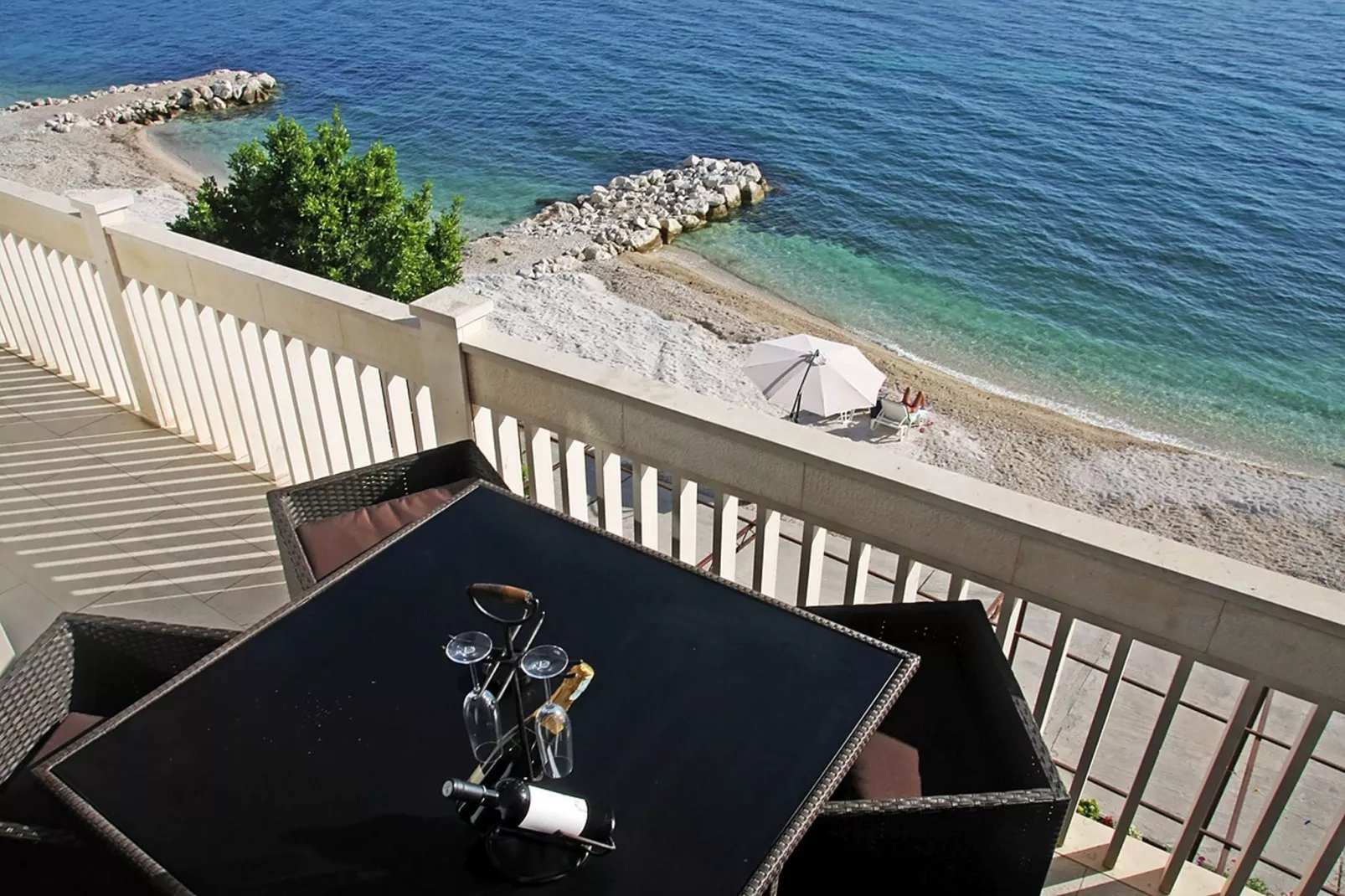 Luxury beach apartment-Exterior summer